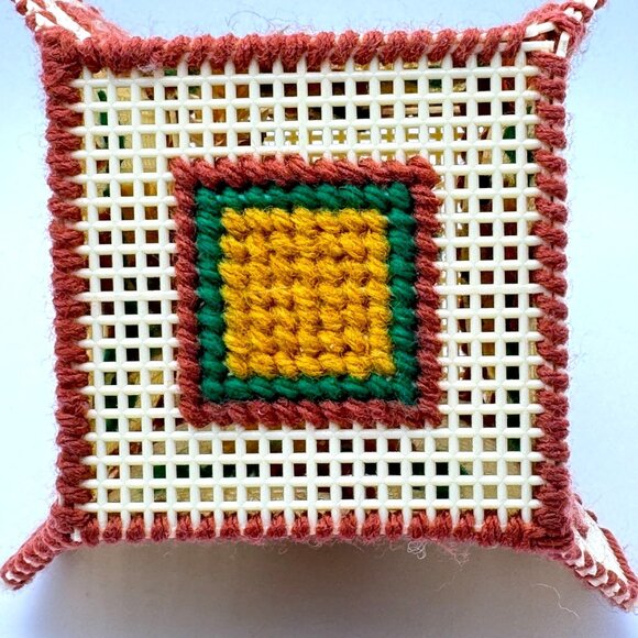 Handmade Needlepoint Owl Trinket Box Vtg Plastic Canvas Holiday Decor 5" - Picture 7 of 9